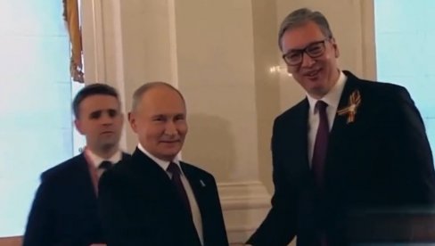 ТРЕНУТАК СУСРЕТА ВУЧИЋА И ПУТИНА: Срдачан поздрав двојице лидера - објављен видео (ВИДЕО) ТРЕНУТАК СУСРЕТА ВУЧИЋА И ПУТИНА: Срдачан поздрав двојице лидера - објављен видео (ВИДЕО)