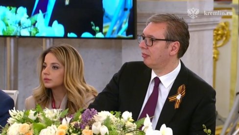 POSLE VEČERE SA PUTINOM: Vučić se obraća građanima Srbije iz Moskve POSLE VEČERE SA PUTINOM: Vučić se obraća građanima Srbije iz Moskve
