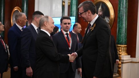 KRATAK RAZGOVOR LIDERA RUSIJE I SRBIJE: Putin posle večere razgovarao sa Vučićem (FOTO)