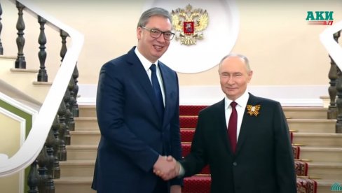 ПУТИН ДОЧЕКАО ВУЧИЋА: Председник Србије стигао на Параду победе у Москви - раме уз раме са светским лидерима ПУТИН ДОЧЕКАО ВУЧИЋА: Председник Србије стигао на Параду победе у Москви - раме уз раме са светским лидерима