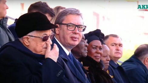 NA PONOS SRBIJI: Predsednik Vučić iz prvog reda prati Paradu pobede NA PONOS SRBIJI: Predsednik Vučić iz prvog reda prati Paradu pobede