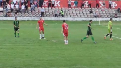 ЦИРКУС КАКАВ ФУДБАЛ НЕ ПАМТИ! Цео свет се смеје комшијама, хитно поништили утакмицу (ВИДЕО)