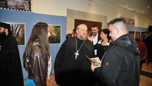 IZ OSTROŠKOG PROZORA U VEČNOST: U Nikšiću izložene fotografije manastira IZ OSTROŠKOG PROZORA U VEČNOST: U Nikšiću izložene fotografije manastira