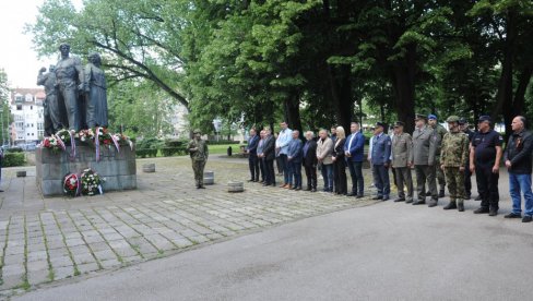 ОДАТА ПОШТА РОДОЉУБИМА: У Краљеву пригодно обележен Дан победе над фашизмом ОДАТА ПОШТА РОДОЉУБИМА: У Краљеву пригодно обележен Дан победе над фашизмом