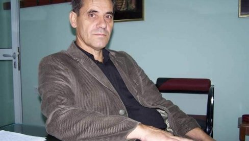 POSLANICI NADJAČALI NJEGOŠA? Pitanje jezika u žižu vraća pismo profesora srpskog adresirano ministrkama kulture i prosvete POSLANICI NADJAČALI NJEGOŠA? Pitanje jezika u žižu vraća pismo profesora srpskog adresirano ministrkama kulture i prosvete