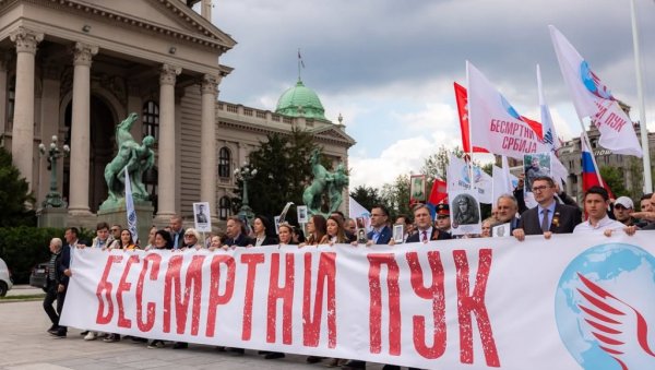 Студенти који желе да уче положили венце на Гробљу ослободилаца Београда (ВИДЕО) Студенти који желе да уче положили венце на Гробљу ослободилаца Београда (ВИДЕО)