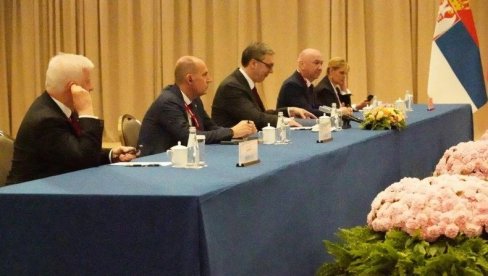 ВУЧИЋ НАКОН САСТАНКА СА СИЈЕМ: Укупан извоз Србије у Кину је био 20 милиона ВУЧИЋ НАКОН САСТАНКА СА СИЈЕМ: Укупан извоз Србије у Кину је био 20 милиона