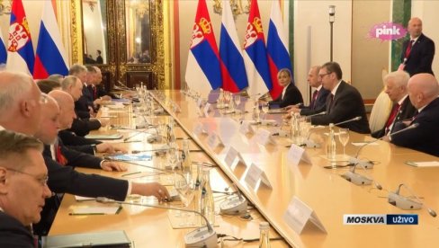 VUČIĆ SE SASTAJE SA PUTINOM: Predsednik Srbije sa ruskim liderom u Moskvi (VIDEO) VUČIĆ SE SASTAJE SA PUTINOM: Predsednik Srbije sa ruskim liderom u Moskvi (VIDEO)