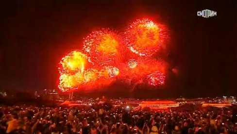 VATROMET ZA KRAJ: Magične scene iz Moskve (FOTO/VIDEO) VATROMET ZA KRAJ: Magične scene iz Moskve (FOTO/VIDEO)