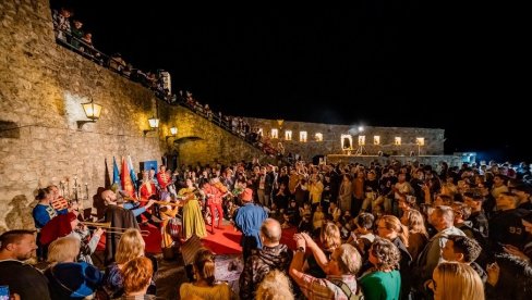 ХЕРЦЕГНОВСКА „НОЋ ТВРЂАВА“: Спој  историје, културе и заједништва