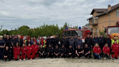 ПОКАЗАЛИ СПРЕМНОСТ У СПАСАВАЊУ И ГАШЕЊУ ПОЖАРА: Сарадња ватрогасних удружења Бакши из Мађарске и ДВД Будисава из Будисаве