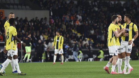 POBEDA ZA OPROŠTAJ OD NAVIJAČA: Fener je ostao bez titule, Tadića i DŽeka