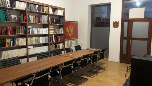 ОБНОВЉЕНА ЦРНОГОРСКА БИБЛИОТЕКА: Удружење у Црвенки уредило нови простор ОБНОВЉЕНА ЦРНОГОРСКА БИБЛИОТЕКА: Удружење у Црвенки уредило нови простор