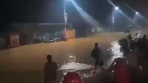POGINULE 62 OSOBE MEĐU NJIMA I DECA, TRAGA SE ZA 50 LJUDI: Velike poplave izazvane obilnim kišama u Kongu POGINULE 62 OSOBE MEĐU NJIMA I DECA, TRAGA SE ZA 50 LJUDI: Velike poplave izazvane obilnim kišama u Kongu