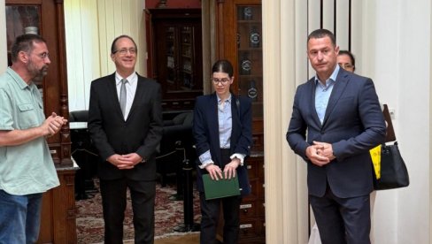MOGUĆNOSTI SARADNJE U KULTURI I TURIZMU: Predsednik opštine Vrbas ugostio ambasadora Kube,  zajedno posetili izložbu u Gradskom muzeju