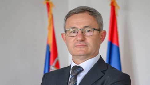 ђАФЛАТОКСИН И ЛАЖНИ СИР ПОЉУЉАЛИ СУ МЛЕКАРСТВО: Интервју - Драган Гламочић, министар пољопривреде ђАФЛАТОКСИН И ЛАЖНИ СИР ПОЉУЉАЛИ СУ МЛЕКАРСТВО: Интервју - Драган Гламочић, министар пољопривреде