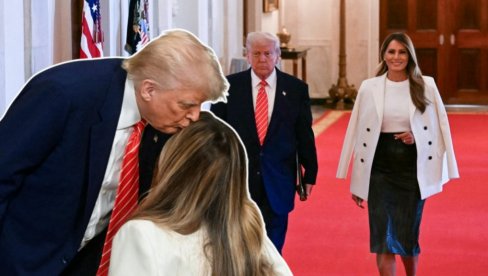 MELANIJA KONAČNO U JAVNOSTI: Donald očaran, razmenjuju nežnosti (FOTO) MELANIJA KONAČNO U JAVNOSTI: Donald očaran, razmenjuju nežnosti (FOTO)