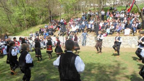 POMOĆ FOLKLORCIMA: Centar za kulturu dodelio 660.000 dinara POMOĆ FOLKLORCIMA: Centar za kulturu dodelio 660.000 dinara
