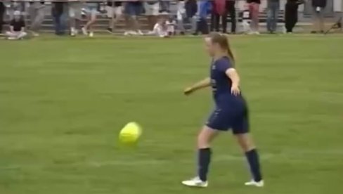 SVET GLEDA I NE VERUJE: Šutnula je loptu na fudbalskom meču - ono što se potom desilo niko živ nije očekivao (VIDEO)