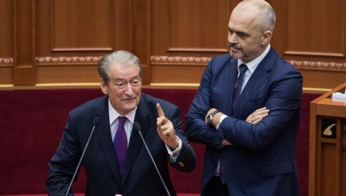 ВЕЛИКА АЛБАНИЈА САДА БЕЗ ОБЛАНДИ: Oдличним изборним резултатом Беришиног блока у Тирани зацементирана идеја која може да запали Балкан ВЕЛИКА АЛБАНИЈА САДА БЕЗ ОБЛАНДИ: Oдличним изборним резултатом Беришиног блока у Тирани зацементирана идеја која може да запали Балкан