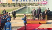 ВУЧИЋ СА КОШТОМ: Свечани дочек испред Палате Србија (ВИДЕО)