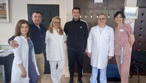 DONACIJA OPŠTOJ BOLNICI: Porodica Luković iz Kraljeva ne zaboravlja svoj zavičaj DONACIJA OPŠTOJ BOLNICI: Porodica Luković iz Kraljeva ne zaboravlja svoj zavičaj