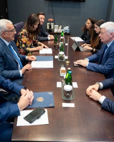 ЗАСАД ТЕШКО ДО ПАСОША: Мандић о двојном држављанству са Виселом у Луксембургу ЗАСАД ТЕШКО ДО ПАСОША: Мандић о двојном држављанству са Виселом у Луксембургу