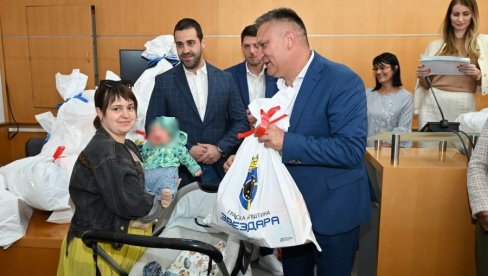 ДАРОВАНО 115 НАЈМЛАЂИХ: ГО Звездара уручила 115 пакета добродошлице ДАРОВАНО 115 НАЈМЛАЂИХ: ГО Звездара уручила 115 пакета добродошлице