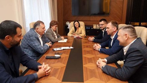 DA OPŠTINA OPET FUNKCIONIŠE: Načelnik Ugljevika Dragan Gajić razgovarao u Banjaluci sa Dodikom DA OPŠTINA OPET FUNKCIONIŠE: Načelnik Ugljevika Dragan Gajić razgovarao u Banjaluci sa Dodikom