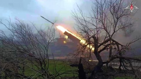 RAT U UKRAJINI Vojnik VSU oborio Su-25 jednim hicem sa Iglom; Ukrajinci koji se bore za Rusiju udarili po NATO tehnici (VIDEO)