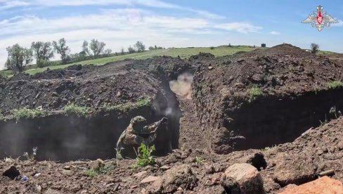 ХИТНО ПОВЛАЧЕЊЕ НА “ЛИНИЈУ СИРСКОГ”: Украјинска војска напушта садашну линију фронта под притиском руских снага (МАПА)