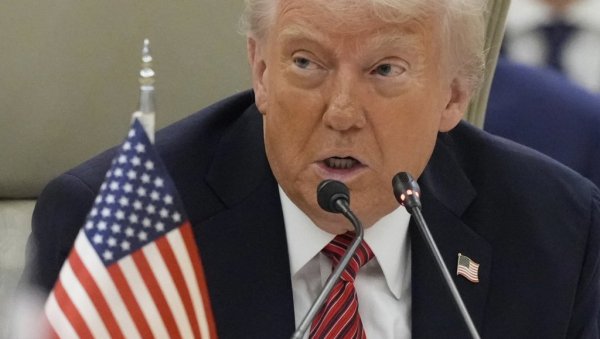 ДАН НАКОН ОДЛУКЕ ДА УКИНЕ САНКЦИЈЕ СИРИЈИ: Трамп се састао са привременим председником ове земље ДАН НАКОН ОДЛУКЕ ДА УКИНЕ САНКЦИЈЕ СИРИЈИ: Трамп се састао са привременим председником ове земље