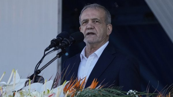 ПЕЗЕШКИЈАН ПОРУЧИО ТРАМПУ: Иран се неће поклонити ниједном насилнику ПЕЗЕШКИЈАН ПОРУЧИО ТРАМПУ: Иран се неће поклонити ниједном насилнику