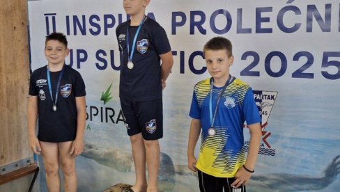 DOMINIRALI U SUBOTICI: Uspeh Proleterovih malih delfina DOMINIRALI U SUBOTICI: Uspeh Proleterovih malih delfina