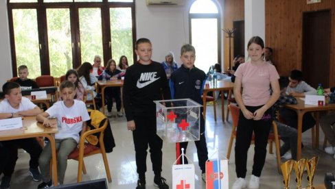 ZAVIDNO ZNANJE ĐAKA PETAKA: U Despotovcu organizovan kviz Šta znaš o crvenom krstu i ekologiji