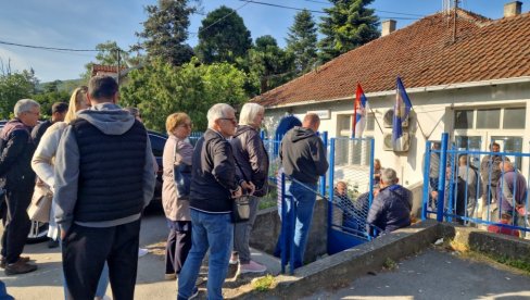 I U BELOM POTOKU, MORA DA SE ČEKA: Gužve za izdavanje svih putnih isprava