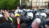 СКАНДАЛОЗНО! Бокадом зграде суда извршено више кривичних дела! Да ли следе кривичне пријаве или ће тужилаштво да ћути? СКАНДАЛОЗНО! Бокадом зграде суда извршено више кривичних дела! Да ли следе кривичне пријаве или ће тужилаштво да ћути?