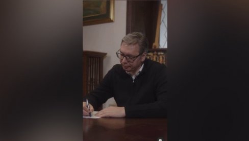 ПОЗИВАМ ВАС ДА СЕ ПРИКЉУЧИТЕ ПОКРЕТУ ЗА НАРОД И ДРЖАВУ Вучић поручио: Ја, и званично, јесам (ВИДЕО) ПОЗИВАМ ВАС ДА СЕ ПРИКЉУЧИТЕ ПОКРЕТУ ЗА НАРОД И ДРЖАВУ Вучић поручио: Ја, и званично, јесам (ВИДЕО)