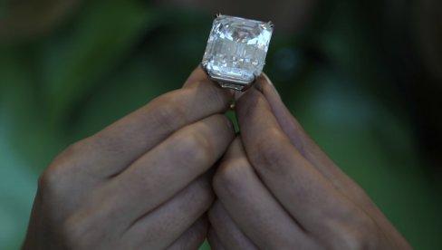 PREMAŠIO 20 MILIONA DOLARA: Retki plavi dijamant prodat po neverovatnoj ceni