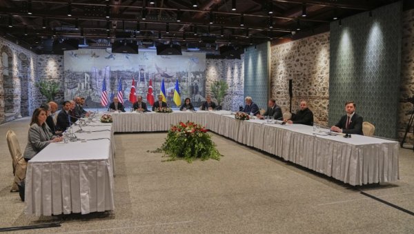 ЧЕКА СЕ ПРВИ СУСРЕТ РУСА И УКРАЈИНАЦА ОД 2022. ГОДИНЕ: Завршен трилатерални састанак Украјине, САД и Турске у Истанбулу (ФОТО)