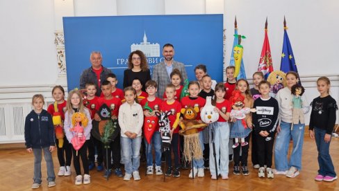 ГРАДОНАЧЕЛНИК НОВОГ САДА ПРИМИО УЧЕСНИКЕ ФЕСТИВАЛА ЛУТКАРСТВА: Тродневна манифестације окупила учеснике из основних школа Србије и региона