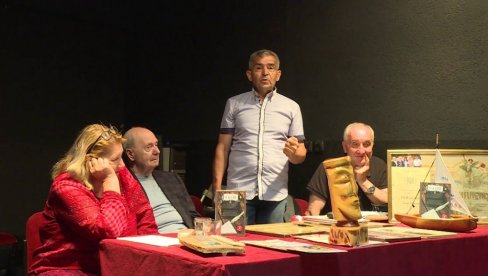 MAJSTOR TAUTOGRAMA ODUŠEVIO PUBLIKU: Autorsko veče Jovice Nikolića (FOTO)