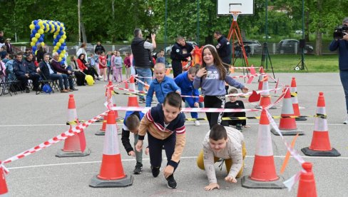 DA SE SNAĐU U VANREDNIM SITUACIJAMA: Interaktivna obuka osnovaca održana u Loznici