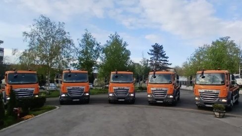БЕОГРАД ЋЕ БИТИ УРЕЂЕНИЈИ: У возни парк ЈКП Градска чистоћа стигле нове машине за одржавање БЕОГРАД ЋЕ БИТИ УРЕЂЕНИЈИ: У возни парк ЈКП Градска чистоћа стигле нове машине за одржавање