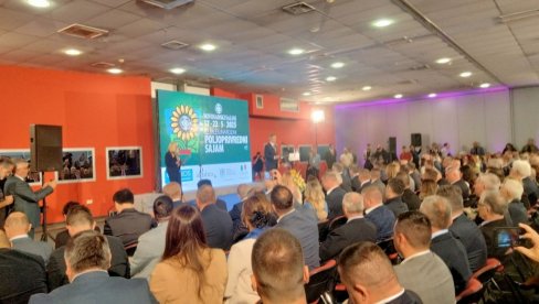СРПСКИ ПОЉОПРИВРЕДНИК У СВОЈОЈ ДРЖАВИ ИМА ПАРТНЕРА: Министар Драган Гламочић отворио 92. Међународни пољопривредни сајам у Новом Саду СРПСКИ ПОЉОПРИВРЕДНИК У СВОЈОЈ ДРЖАВИ ИМА ПАРТНЕРА: Министар Драган Гламочић отворио 92. Међународни пољопривредни сајам у Новом Саду