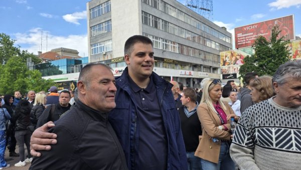 РАДИКАЛИ НА СВЕНАРОДНОМ САБОРУ У НИШУ: Александар Шешељ говорио за Новости (ВИДЕО) РАДИКАЛИ НА СВЕНАРОДНОМ САБОРУ У НИШУ: Александар Шешељ говорио за Новости (ВИДЕО)