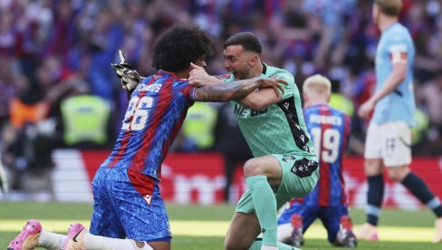 PROSLAVA TROFEJA: Navijači Palasa jedva čekaju da pozdrave svoje miljenike na Selhurst parku