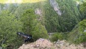 ЦЕЛУ НОЋ ПРОВЕО НАД АМБИСОМ: Драма у шавничком крају, мушкарац возилом слетео с пута ЦЕЛУ НОЋ ПРОВЕО НАД АМБИСОМ: Драма у шавничком крају, мушкарац возилом слетео с пута