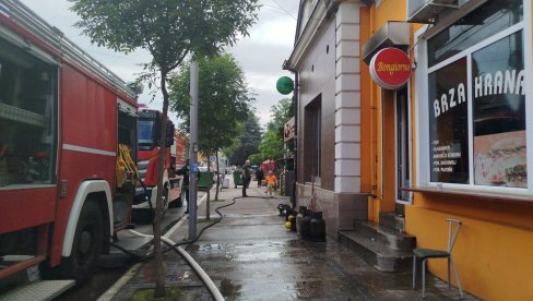 ЕКСПЛОЗИЈА И ПОЖАР У СУР „БОНЂОРНО“ У ПАРАЋИНУ: Срећом, није било повређених (ФОТО)
