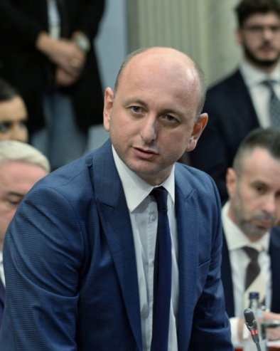 БОТУН ЈЕ БИО САМО ОКИДАЧ: Милан Кнежевић најавио оставке министара и ускраћивање подршке Влади Милојка Спајића